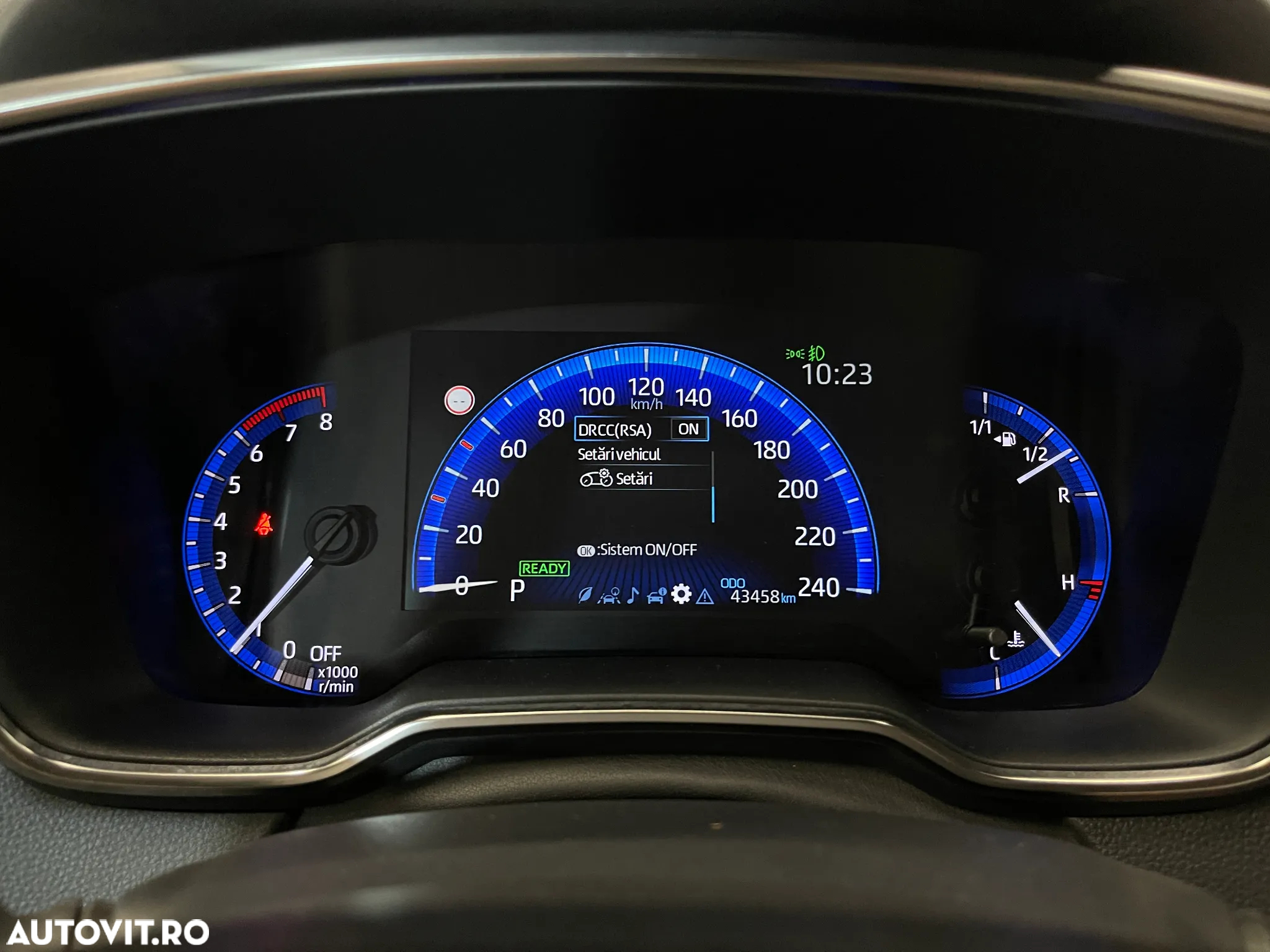 Toyota Corolla 2.0 Hybrid Lounge - 28