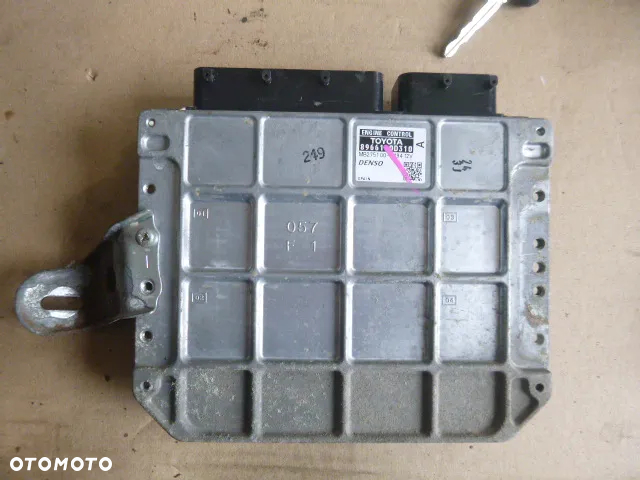 ZESTAW STARTOWY KOMPUTER STACYJKA IMMOBILIZER TOYOTA YARIS II 1.3 - 24