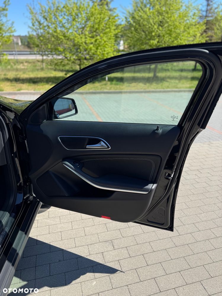 Mercedes-Benz GLA 200 7G-DCT - 18
