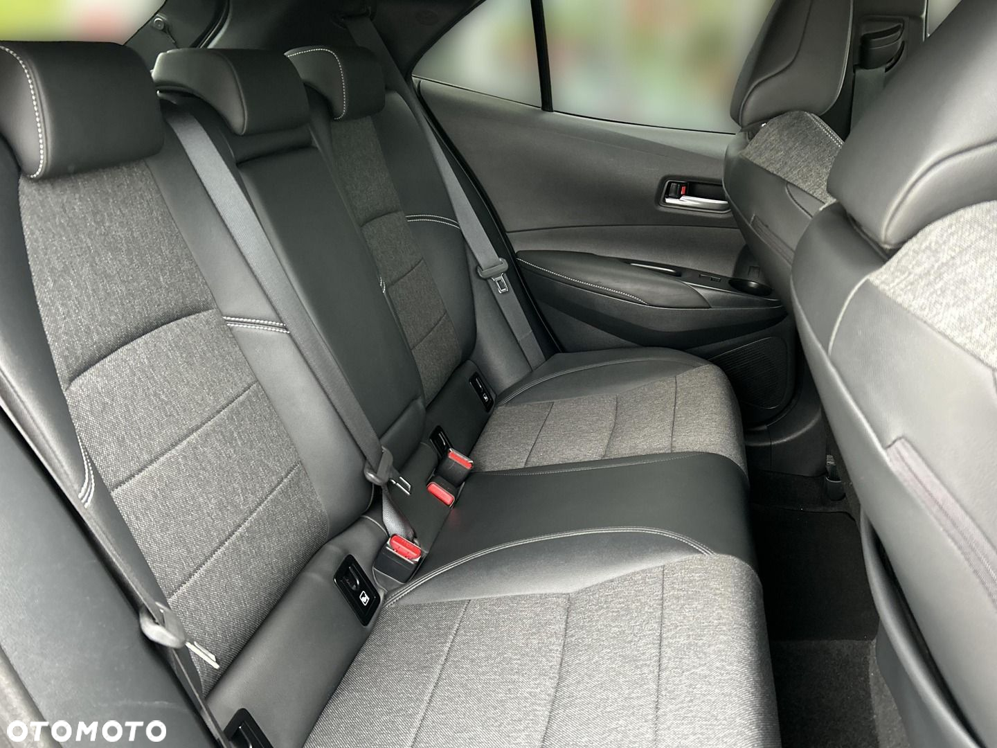 Toyota Corolla 1.8 Hybrid Comfort - 24