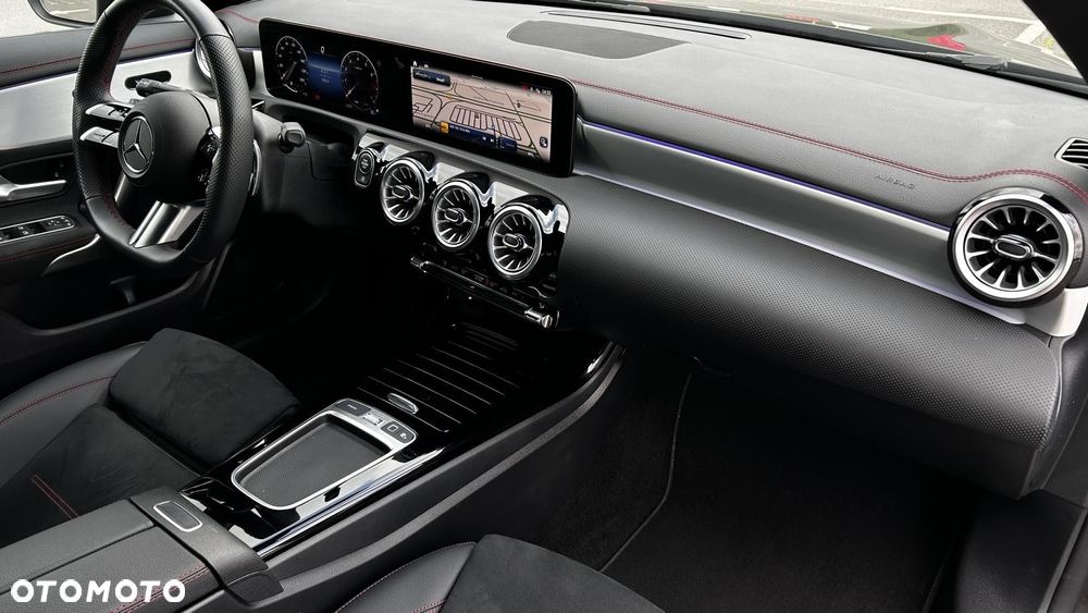 Mercedes-Benz CLA 200 AMG Line 7G-DCT - 26