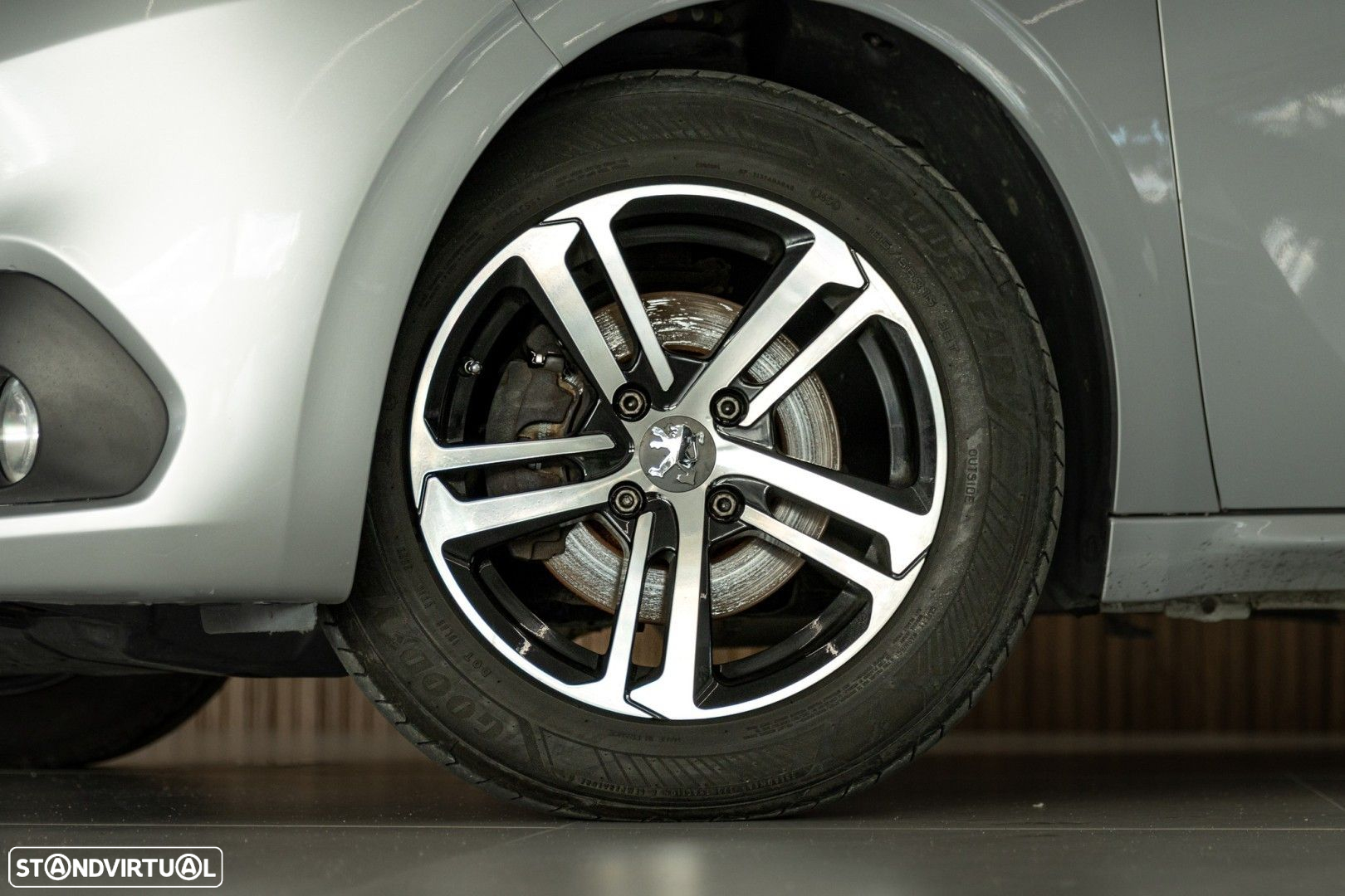 Peugeot 208 1.6 BlueHDi Style - 4