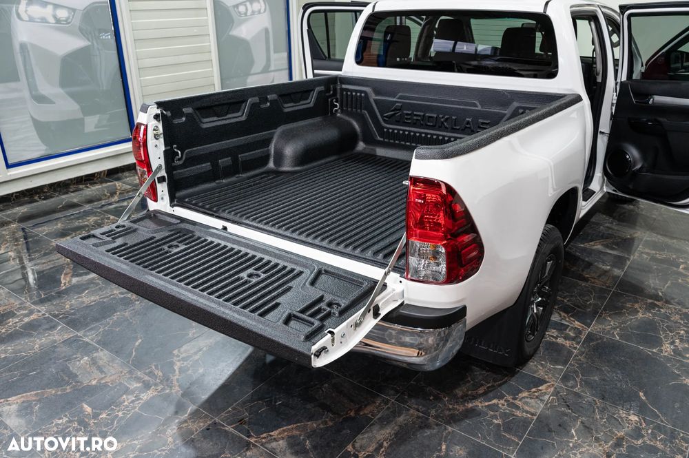 Toyota Hilux - 30