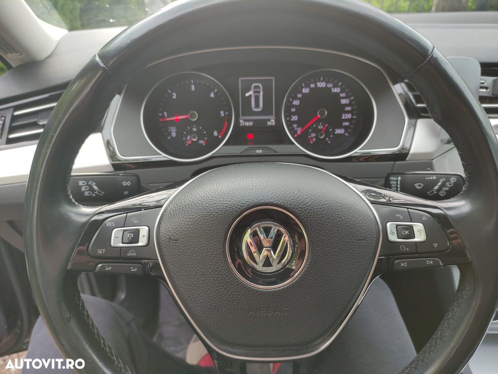 Volkswagen Passat 2.0 TDI Comfortline - 12