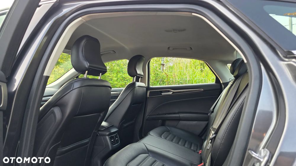 Ford Fusion 2.0 EcoBoost Titanium - 16