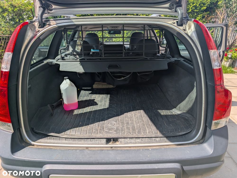 Volvo XC 70 D5 AWD Black Edition - 4