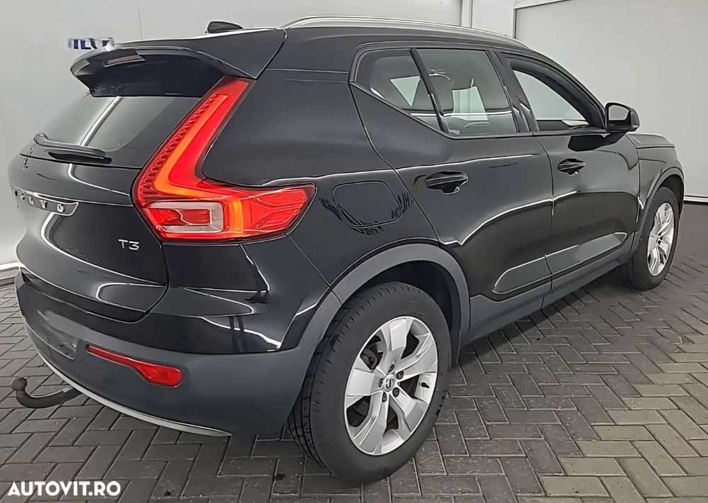 Volvo XC 40 T3 Geartronic Momentum Pro - 4