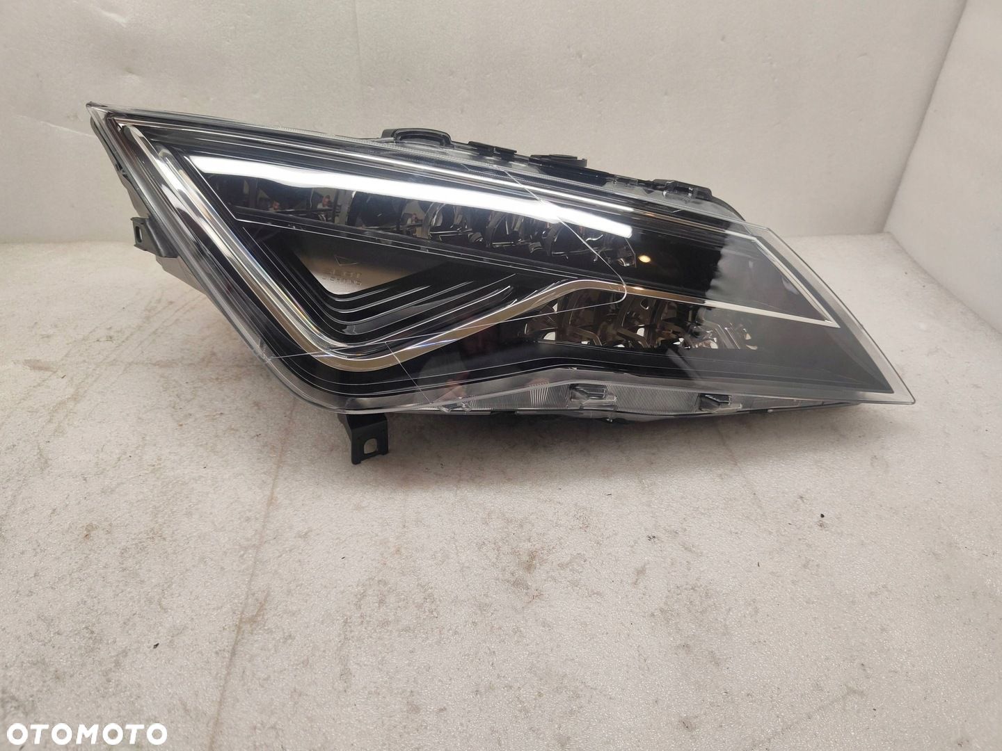 Seat Leon III LIFT FULL LED Przód strona prawa 5F1941008K - 1