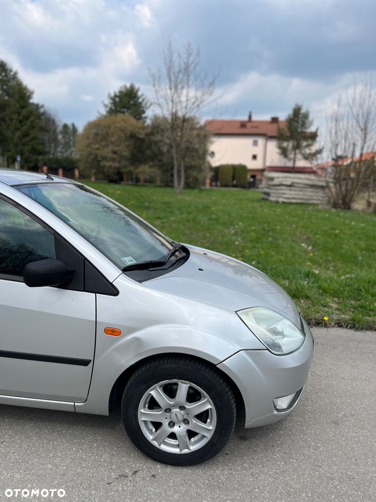 Ford Fiesta 1.4 Ghia - 11