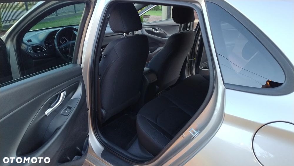Hyundai i30 1.4 BlueDrive Go - 19