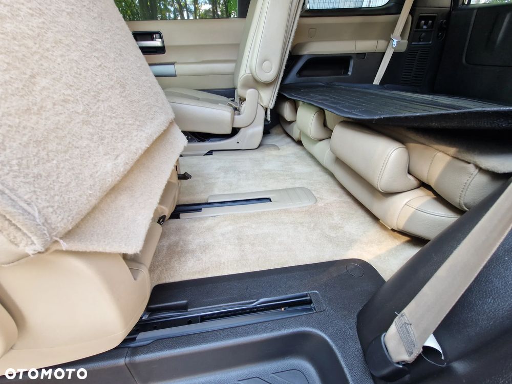 Toyota Sequoia - 14