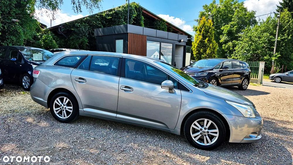 Toyota Avensis - 10