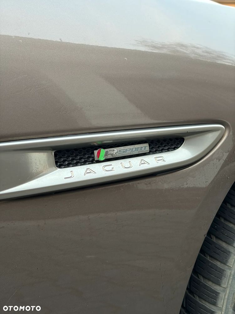 Jaguar XE 20d R-Sport - 13