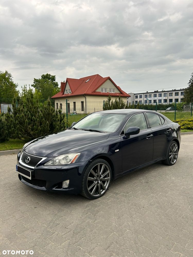 Lexus IS