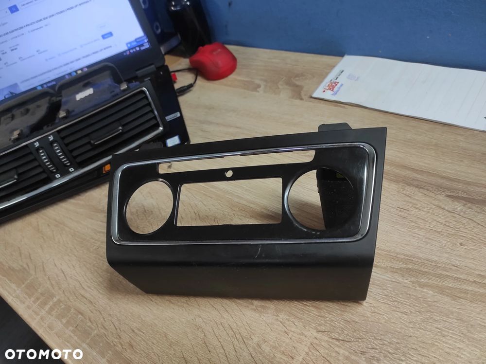 SKODA SUPERB 2 RAMKA OBRAMOWANIE PANELU KLIMATYZACJI 3T0863152D WYSYŁKA !!!! - 1