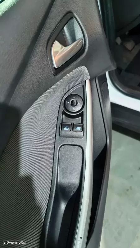 Ford Focus 1.0 SCTi Titanium Best - 24