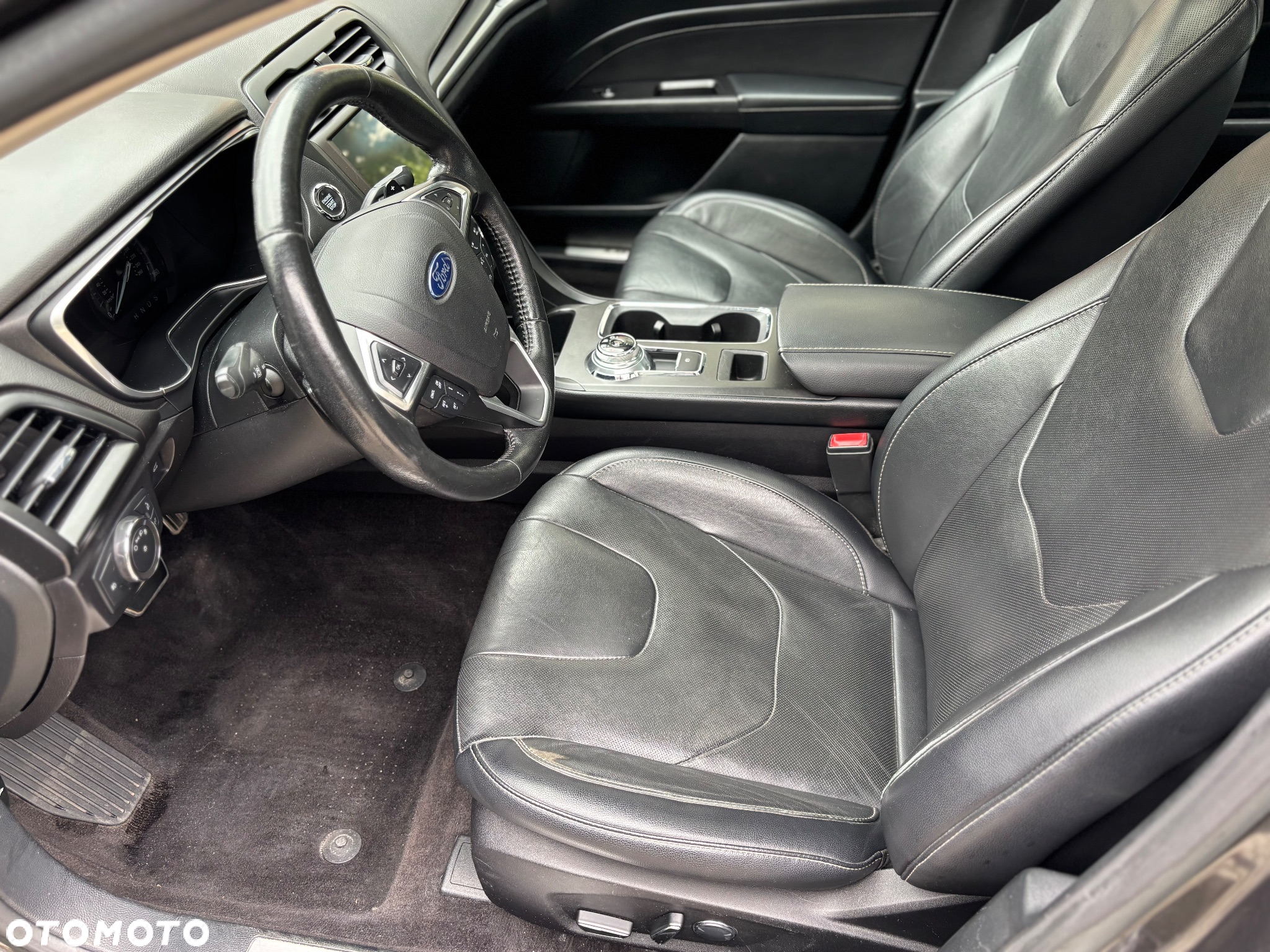 Ford Fusion 2.0 EcoBoost Titanium - 26
