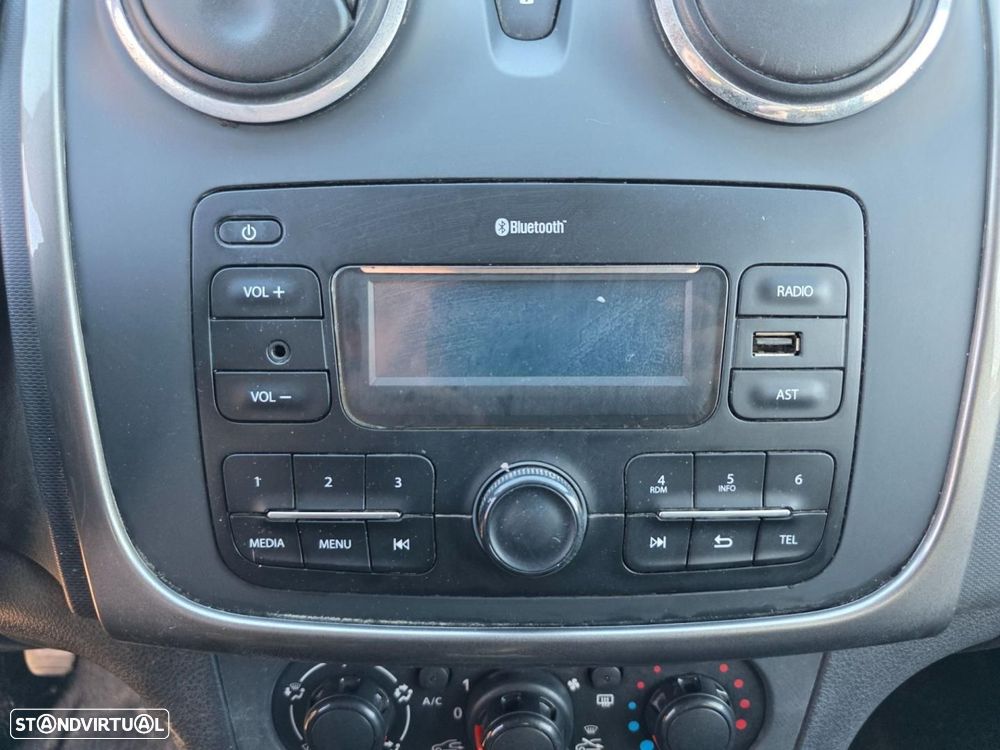 SISTEMA DE ÁUDIO RÁDIO CD DACIA SANDERO II - 1