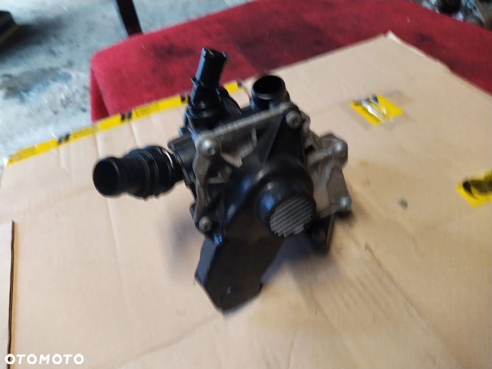Pompa wody termostat skoda octavia 3 1.8 TSI - 2