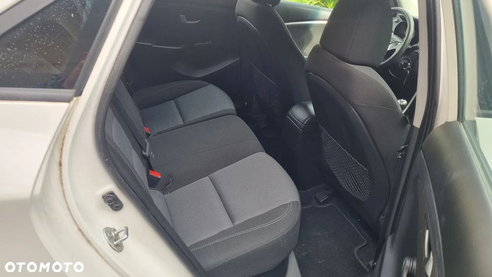 Hyundai i30 1.4 Intro Edition - 26