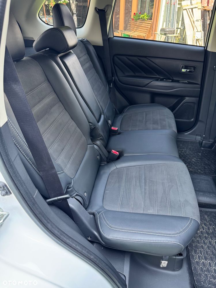 Mitsubishi Outlander - 24