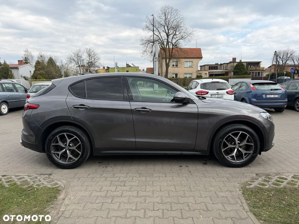 Alfa Romeo Stelvio - 4
