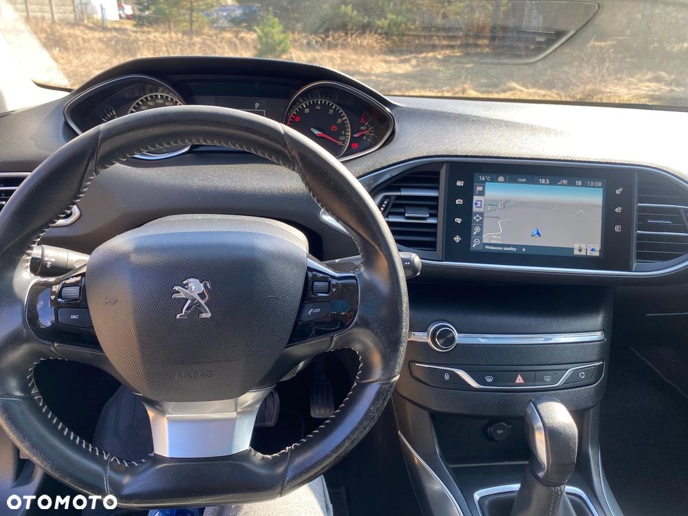 Peugeot 308 1.2 PureTech Allure S&S - 3