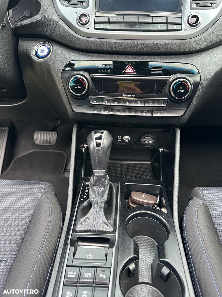 Hyundai Tucson 2.0 CRDI 4WD Automatik Style - 37