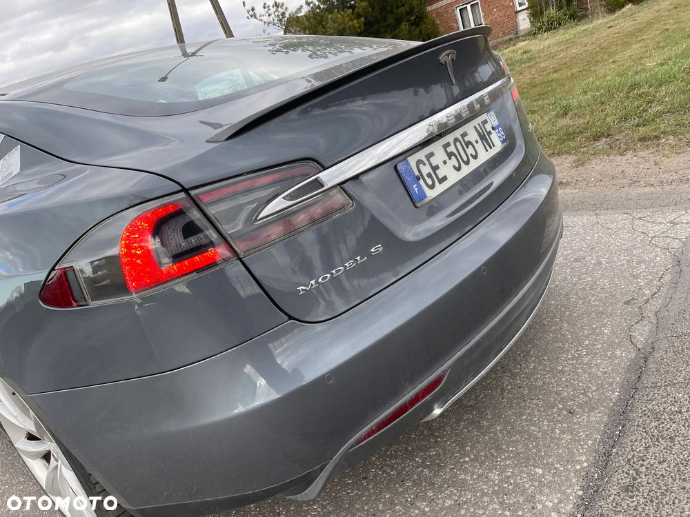 Tesla Model S - 28