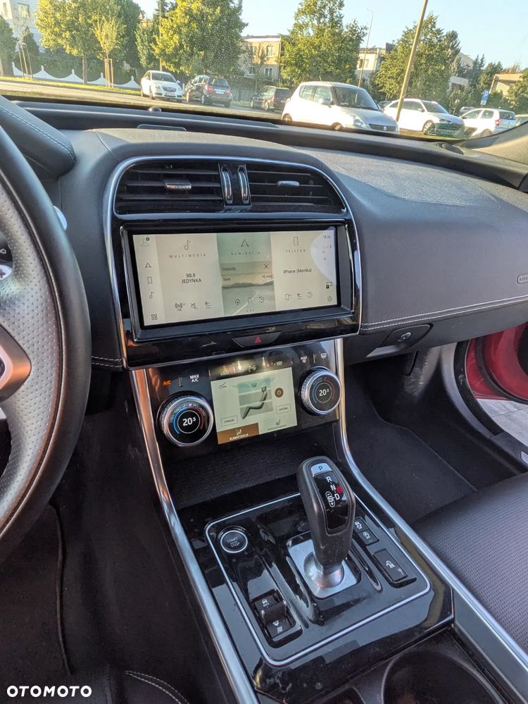 Jaguar XE 2.0 P250 R-Dynamic Black - 8