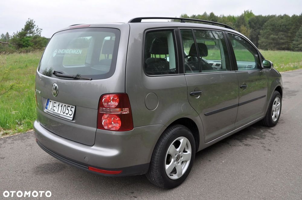 Volkswagen Touran 1.6 Conceptline - 2