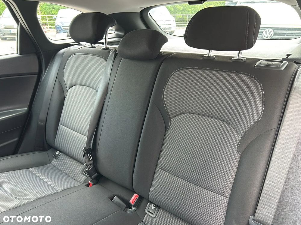 Hyundai i30 1.4 Classic + - 17