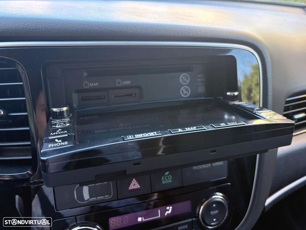 Mitsubishi Outlander 2.2 DI-D Instyle Navi - 47
