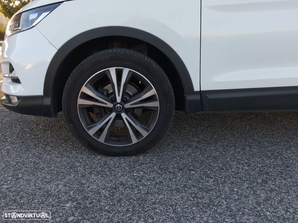 Nissan Qashqai 1.5 dCi N-Connecta J17 DCT - 14