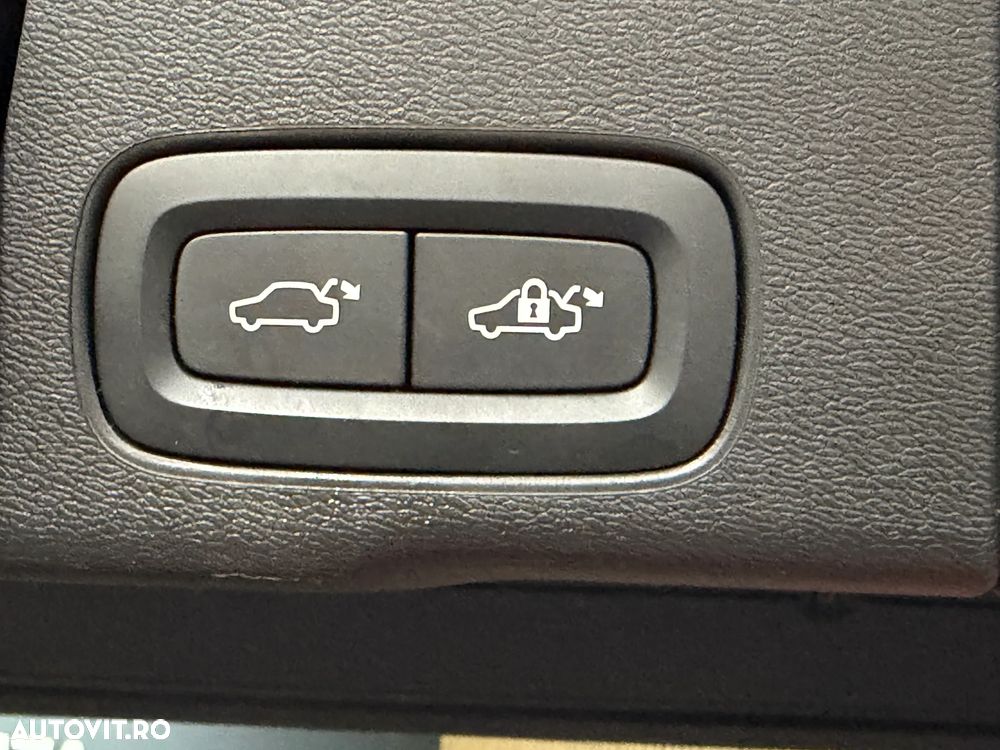 Volvo XC 60 T8 Twin Engine AWD Momentum - 27