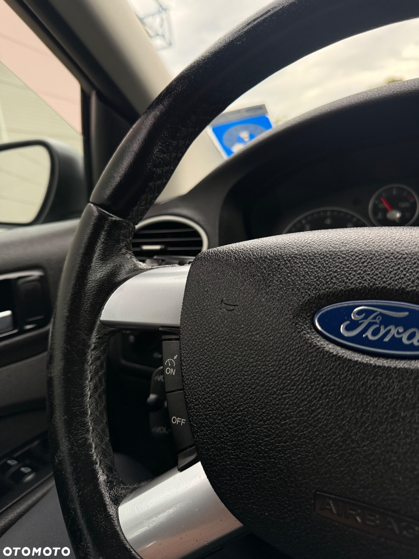 Ford Focus 1.6 Ghia - 29