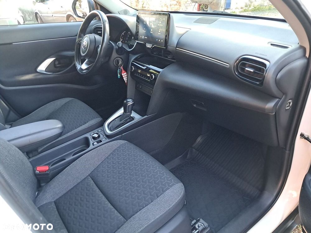 Toyota Yaris Cross Hybrid 1.5 Comfort 4x4 - 27