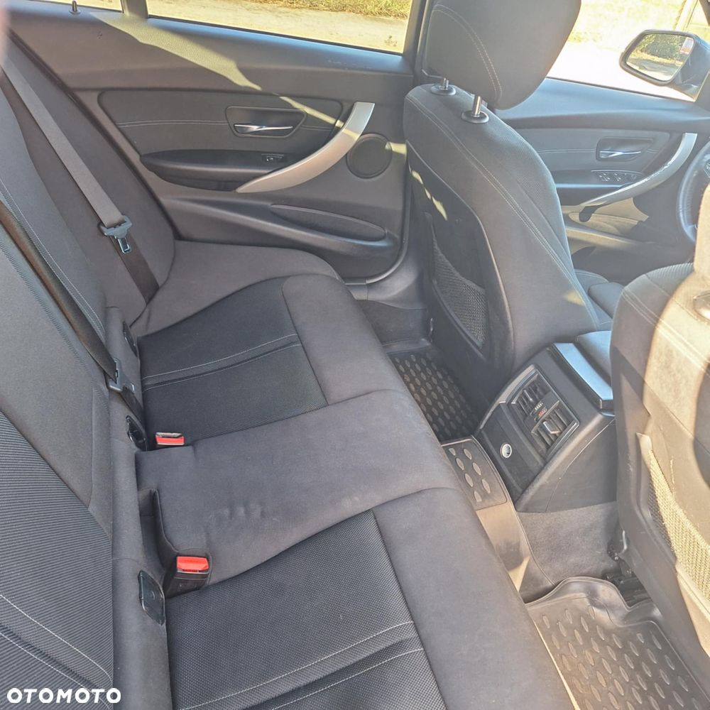 BMW Seria 3 320d Luxury Line sport - 18