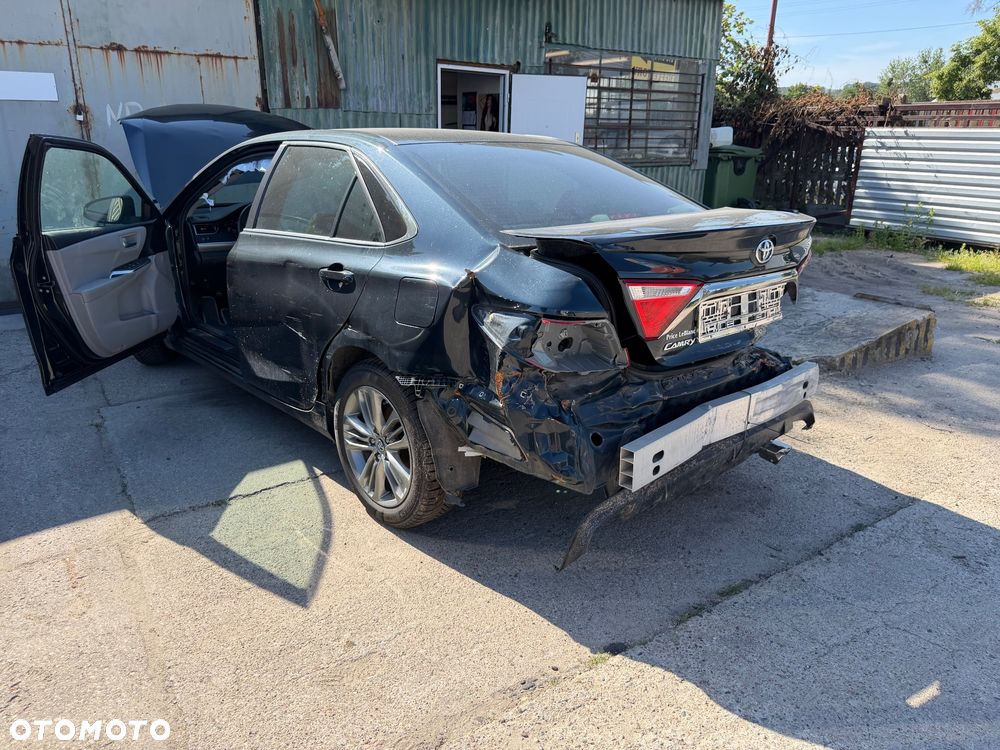 Toyota Camry 2.5 LE - 4