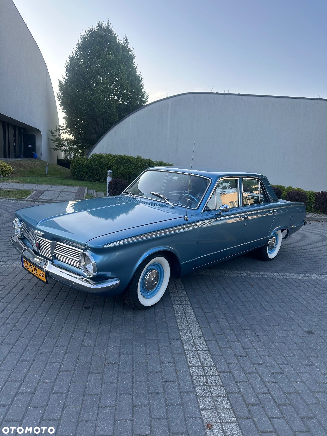Plymouth Valiant - 1