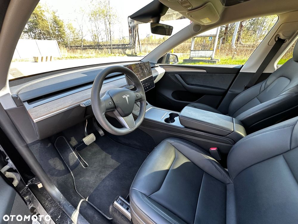 Tesla Model Y - 9