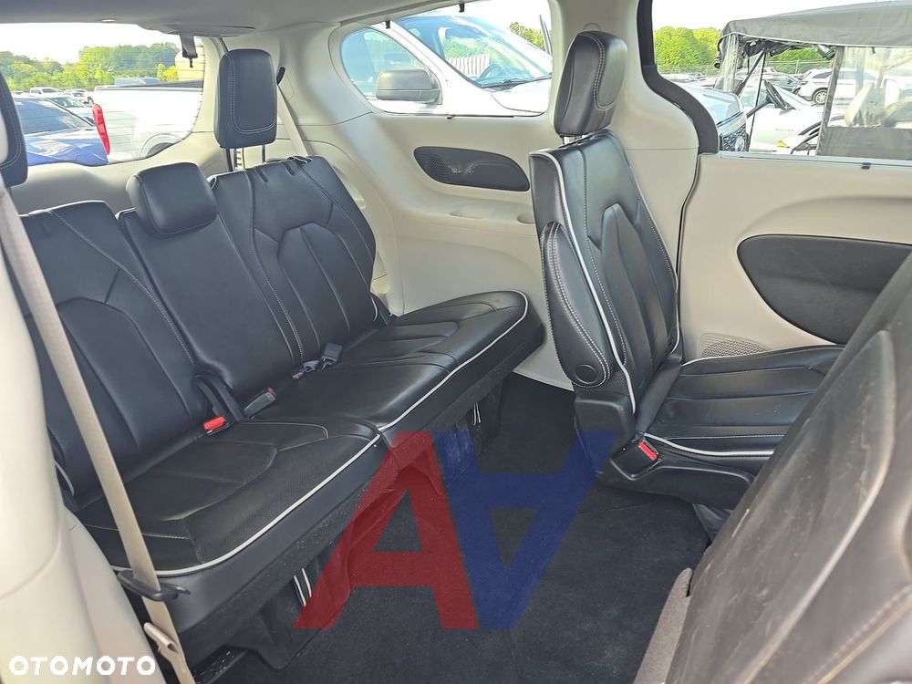 Chrysler Pacifica - 15