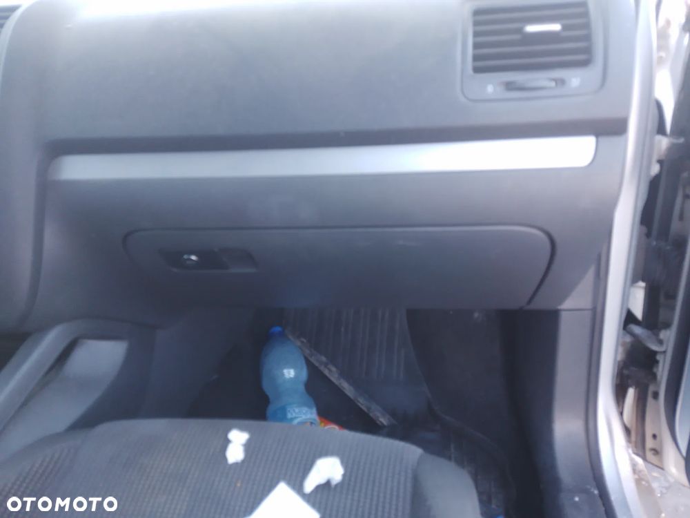 VW JETTA 1.6 BSE  05-11 - OSŁONA PRZECIWSŁONECZNA PRAWA LEWA - 32