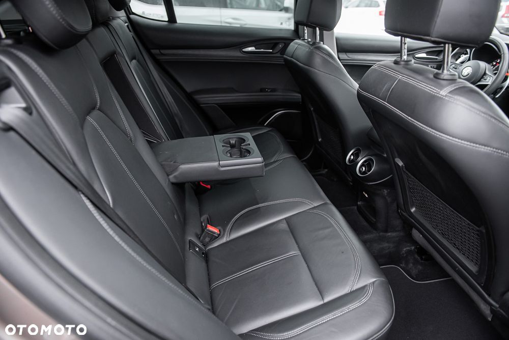 Alfa Romeo Stelvio 2.0 Turbo 16V AT8-Q4 First Edition - 33