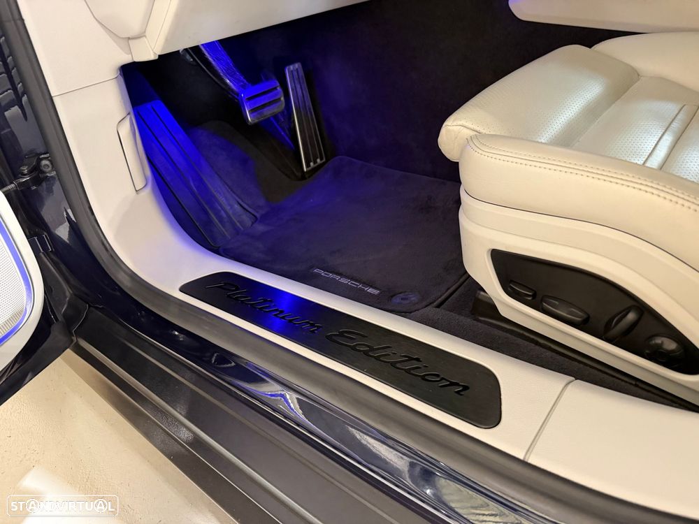 Porsche Panamera 4 E-Hybrid Platinum Edition com PDLS - 40