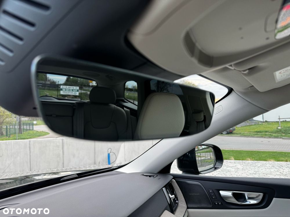 Volvo XC 60 B4 B Plus Dark - 29
