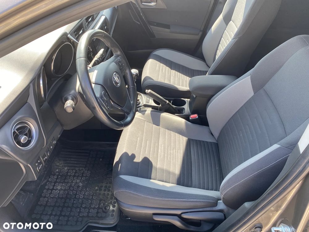 Toyota Auris 1.6 Premium - 16