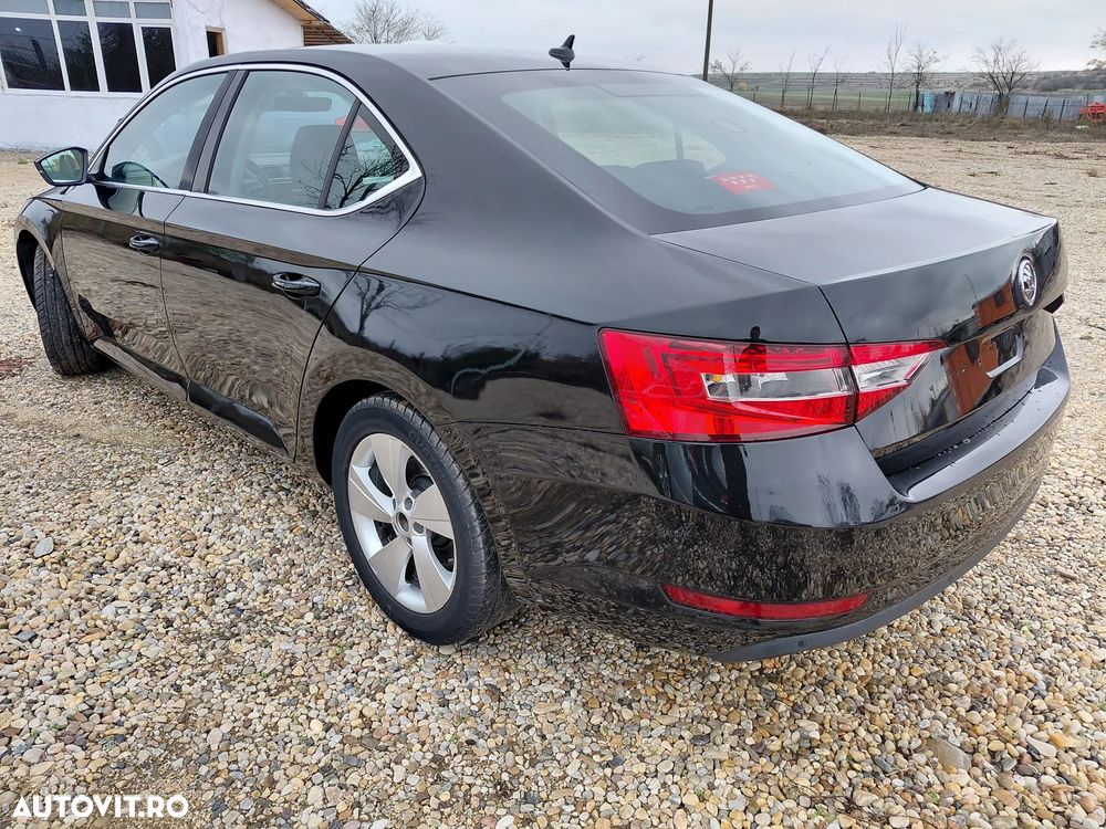 Skoda Superb 2.0 TDI DSG Ambition - 4