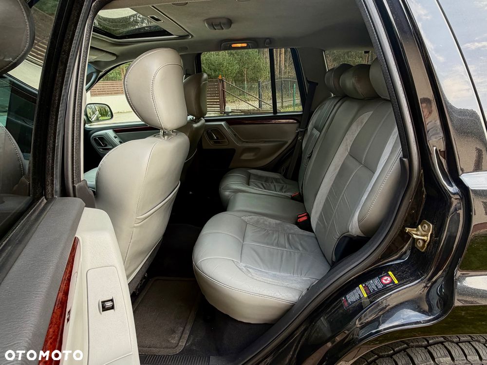 Jeep Grand Cherokee - 22