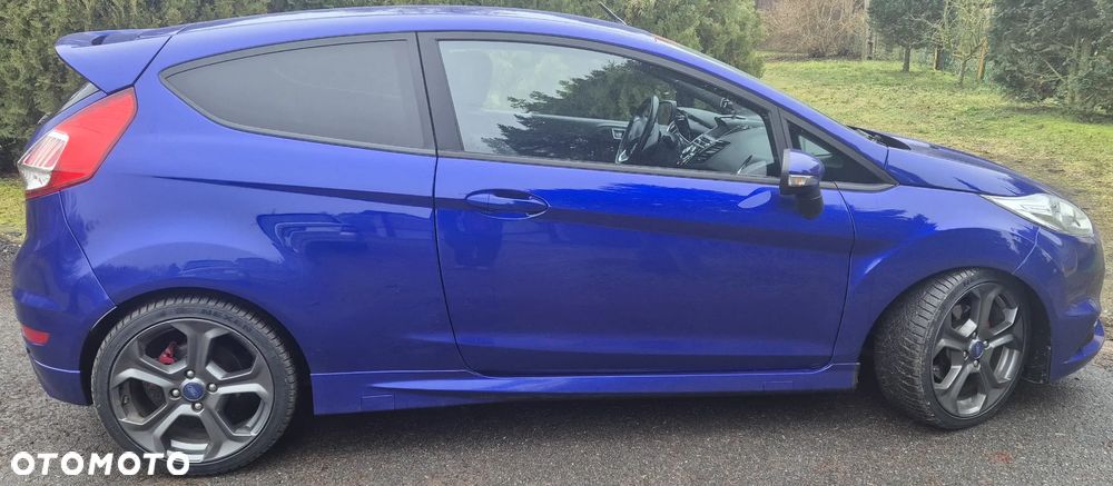 Ford Fiesta 1.6 EcoBoost mit Leder-Sport-Paket ST - 2